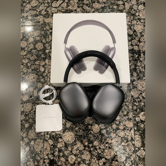 HOT Apple AirPods Max Wireless Over-Ear Headset Space Gray